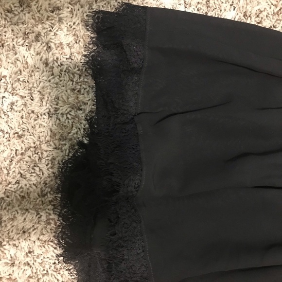 Black lace BCBG shorts - Picture 2 of 3